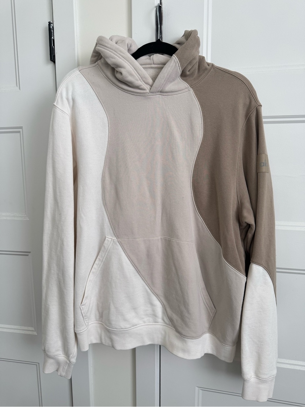 ALO Yoga Make Waves Unisex Hoodie in Ivory, Bone, Gravel